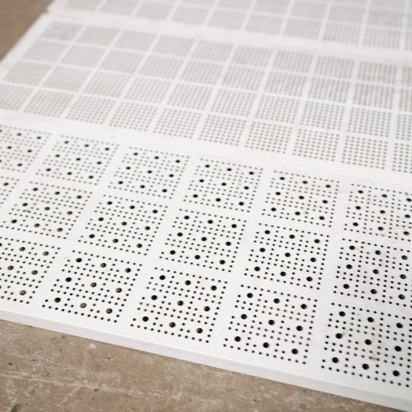 Tấm Dập Lổ Mạ Nhôm Kẽm